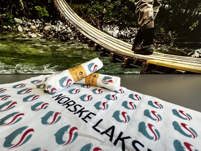 Buff med logoen til Norske Lakseelver.