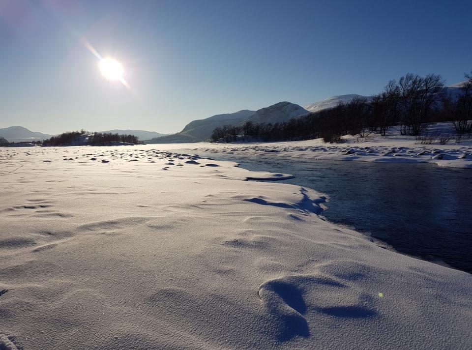 Sola har såvidt begynt å varme, men det var friske 18 minusgrader når turen startet.