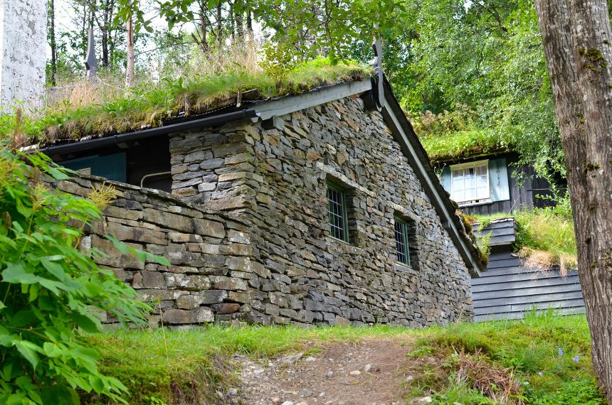 Oddsbu ble bygd på 60-tallet og er en flott lakselogde.