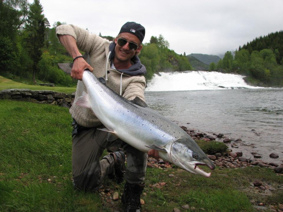 Lower Bank er eit rolegare parti som er avhengig av middels eller stor elv for å ha optimale fiskeforhold.