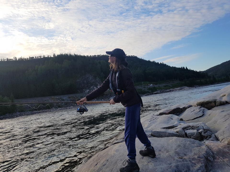 Marte var veldig fiskeinteressert, men hadde aldri fisket laks før. Hun fikk 1 sjøørret og mistet to laks, og var veldig glad for hun valgte å reise helt til Mosjøen og Vefsna for å delta på campen.