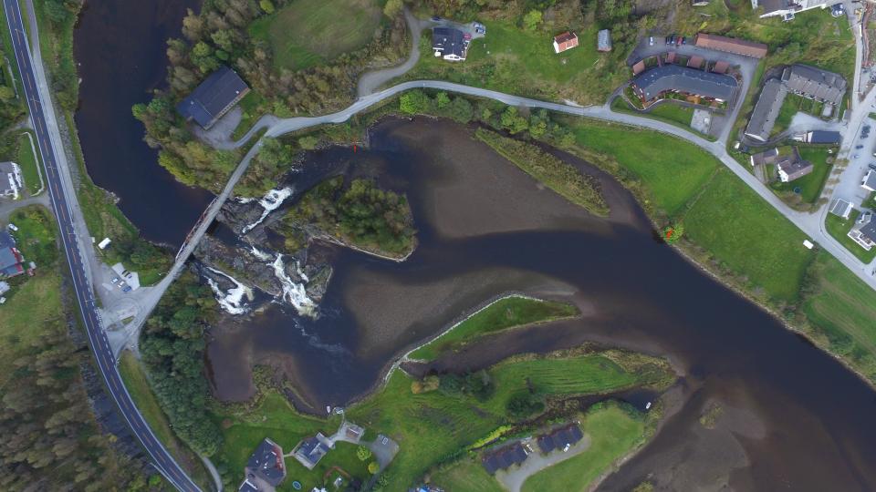 Dronefoto av Kleven-retten i Nausta.