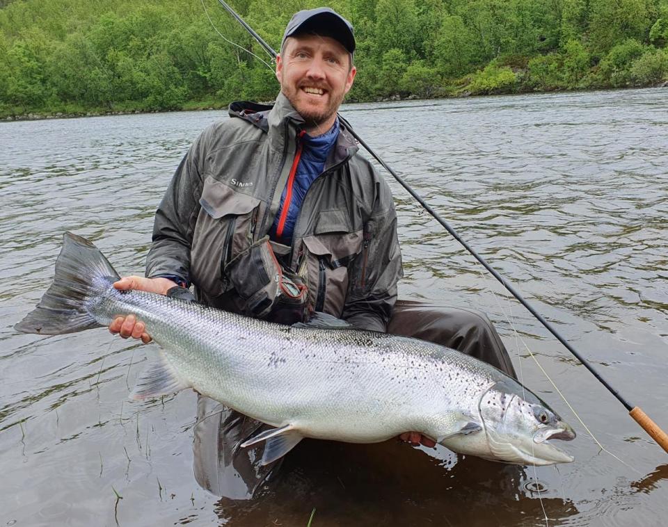 Det er enda muligheter for å sikre seg kort og fangster som denne laksen til Olof Göransson. // There's still possibilities to secure licenses and catches like this made by Olof Göransson.
