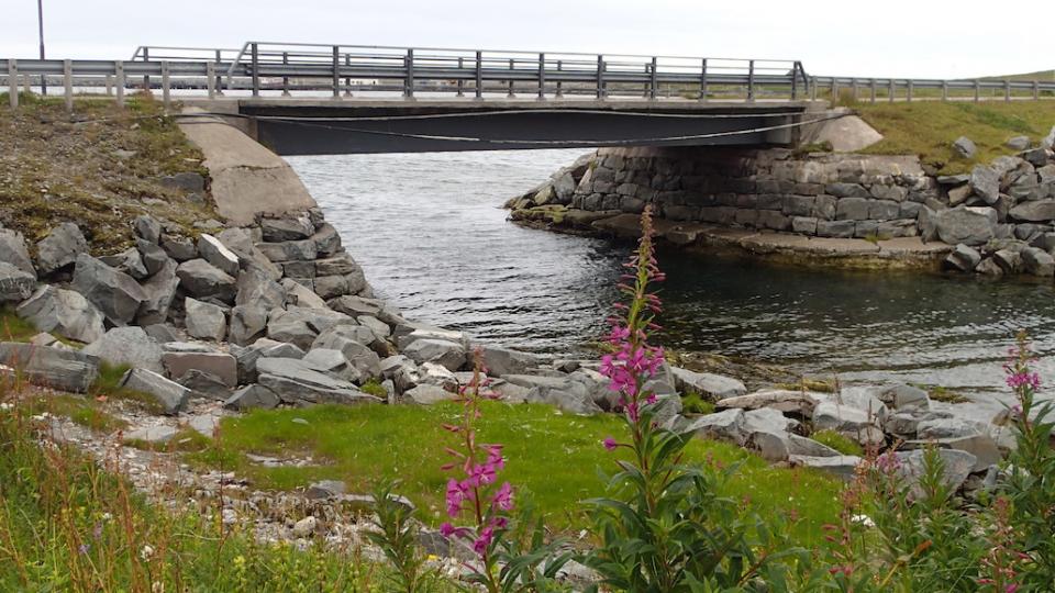 Elvemunningen til Storelva i Berlevåg. Det planlegges nå betydelige nærings- og industriområder her.