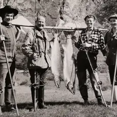 Rauma Elv12. juni 1973 Klepper Jo Stokke, fisker Harald Thiis-Evensen. 15,3 kg i Årnehølen. Fisker Ralph Mollatt. 21,5 kg i Steinhølen. Klepper Vidar Skiri.