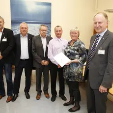 Ordførere overrekker opprop til fiskeriminsteren