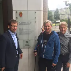 Regjeringsbygg Tord Lien / Surna 