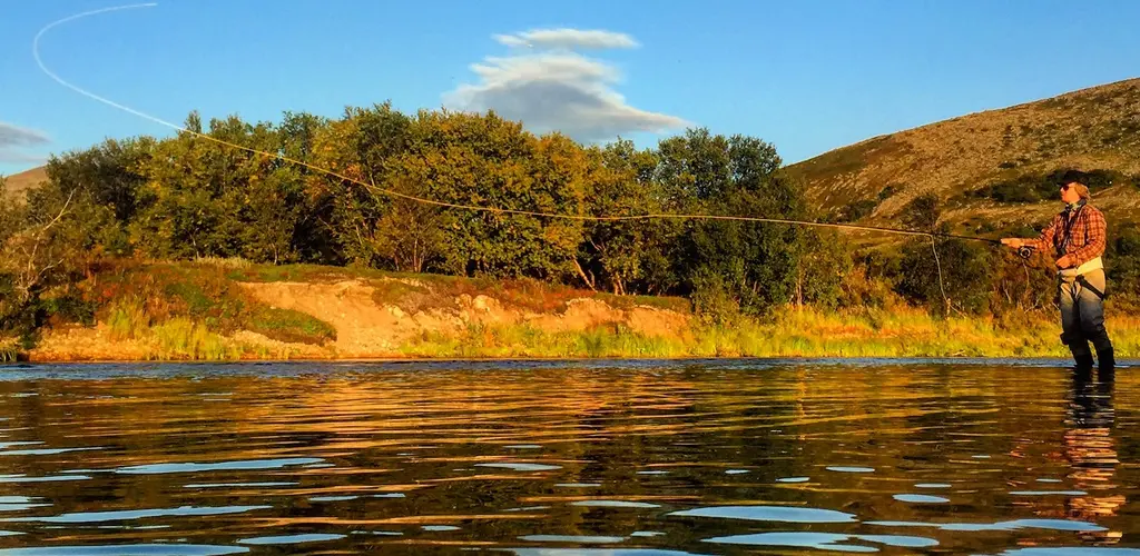 Sommerens drømmefiske venter deg i Kongsfjordelva Kongsfjordelva