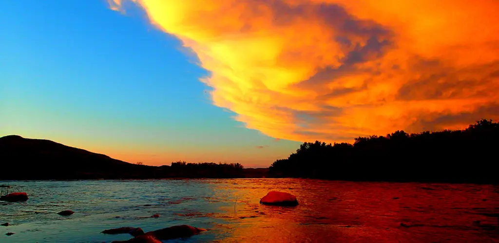 Kongsfjordelva, Porten en svært populær fiskeplass.