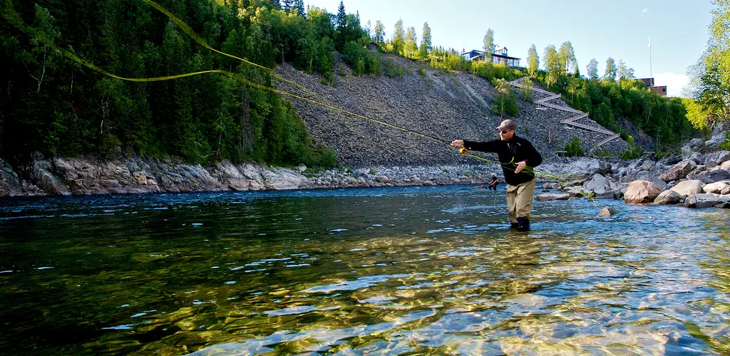 Fluefiske i Fiskumfoss, Namsen Fluefiske i Fiskumfoss, Namsen