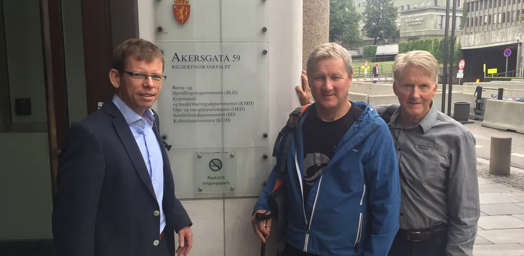 Regjeringsbygg Tord Lien / Surna 