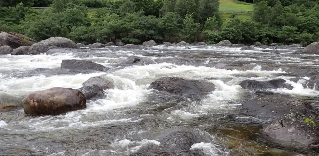 Storstein i elva Storstein i elva