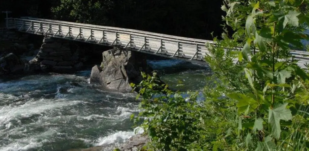 Phillipsbrua over Toåa Phillipsbrua over Toåa