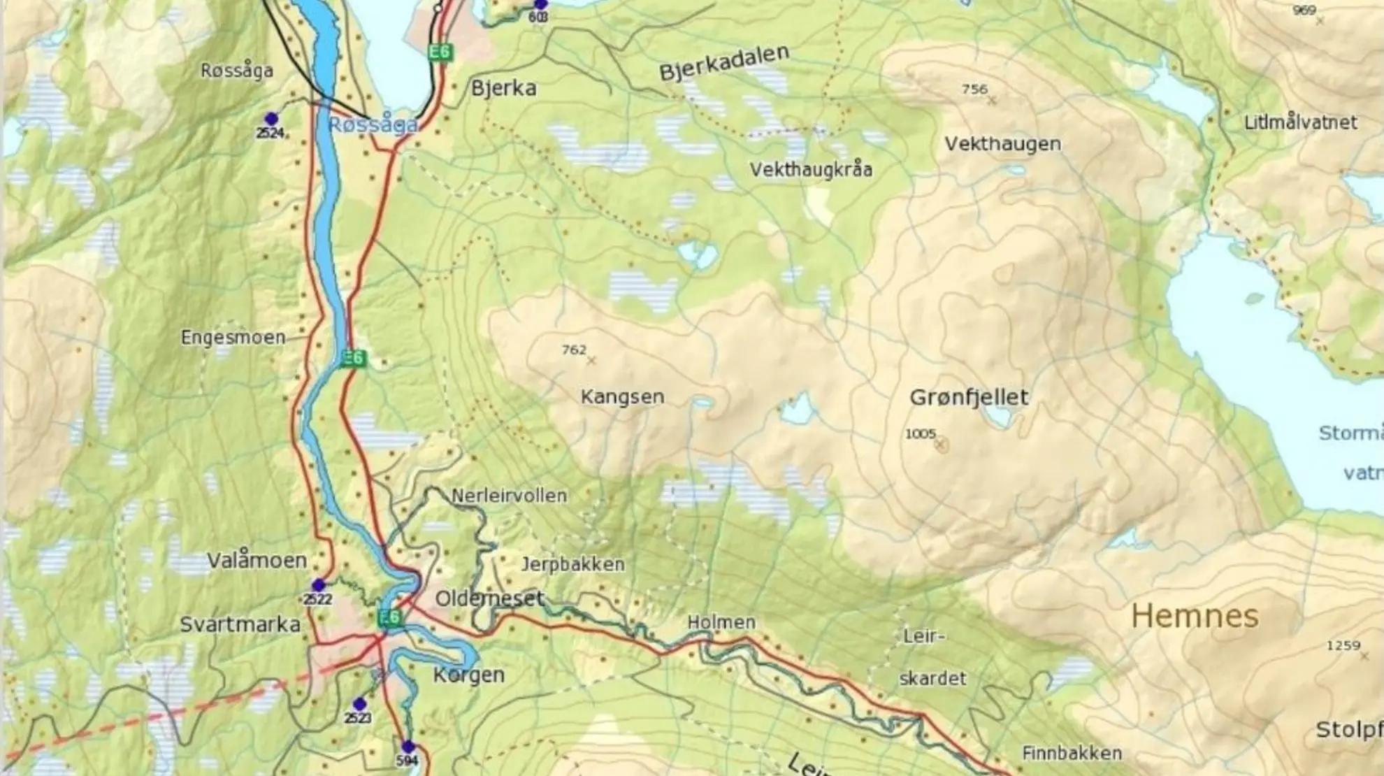 Kart over Røssågavassdraget der oppvandrinssperrer er tegnt inn (markert med rødt)